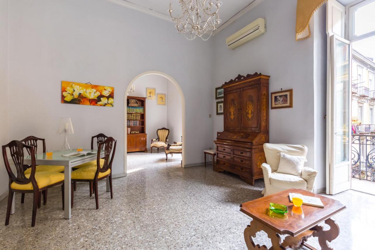 Rettifilo Family Apartment By Wonderful Italy เนเปิลส์ ภายนอก รูปภาพ