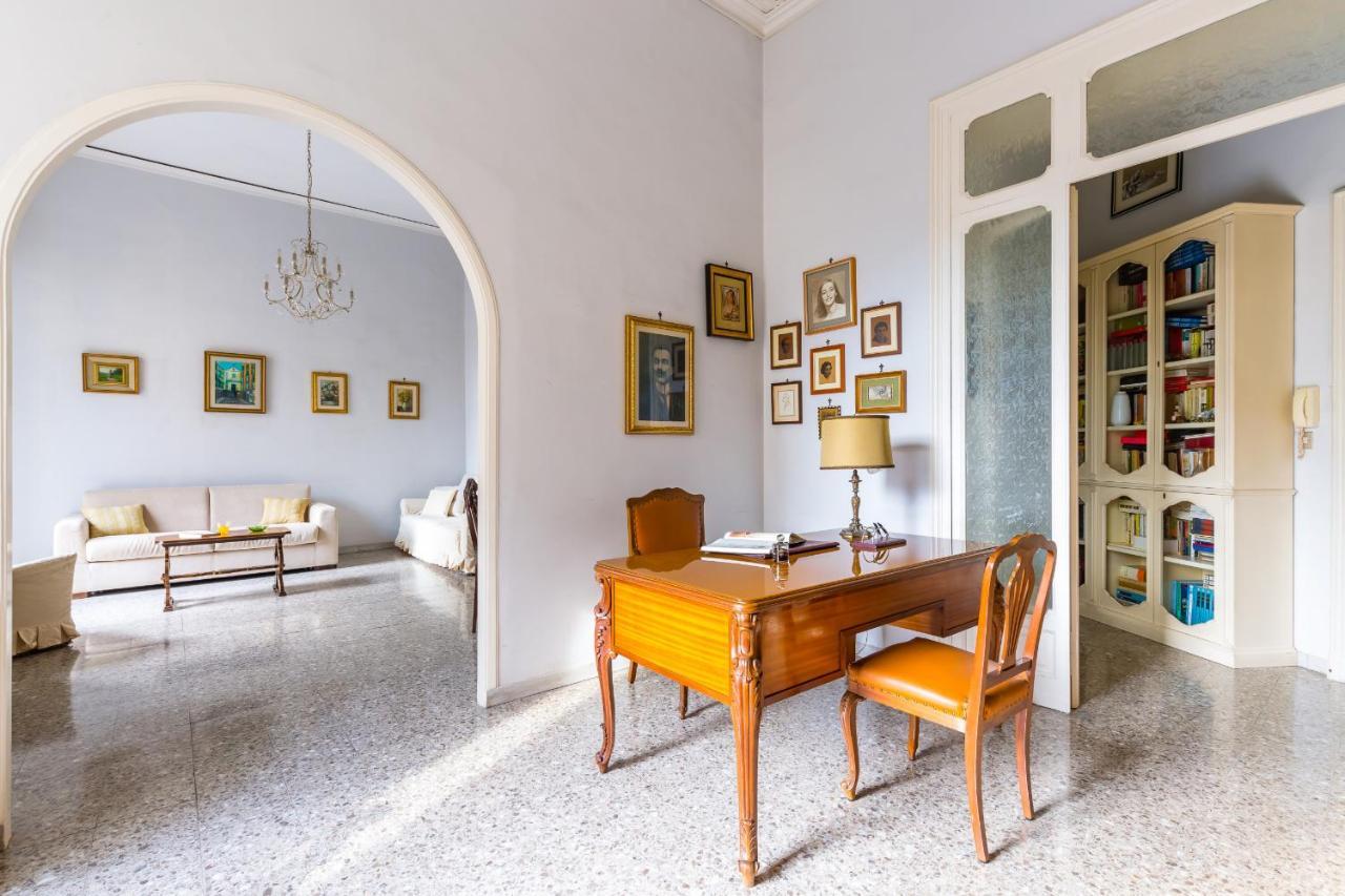 Rettifilo Family Apartment By Wonderful Italy เนเปิลส์ ภายนอก รูปภาพ