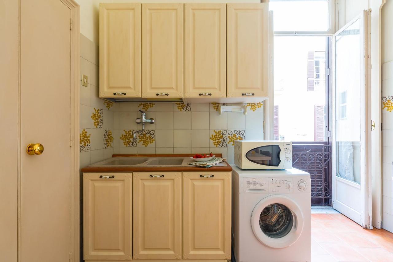 Rettifilo Family Apartment By Wonderful Italy เนเปิลส์ ภายนอก รูปภาพ