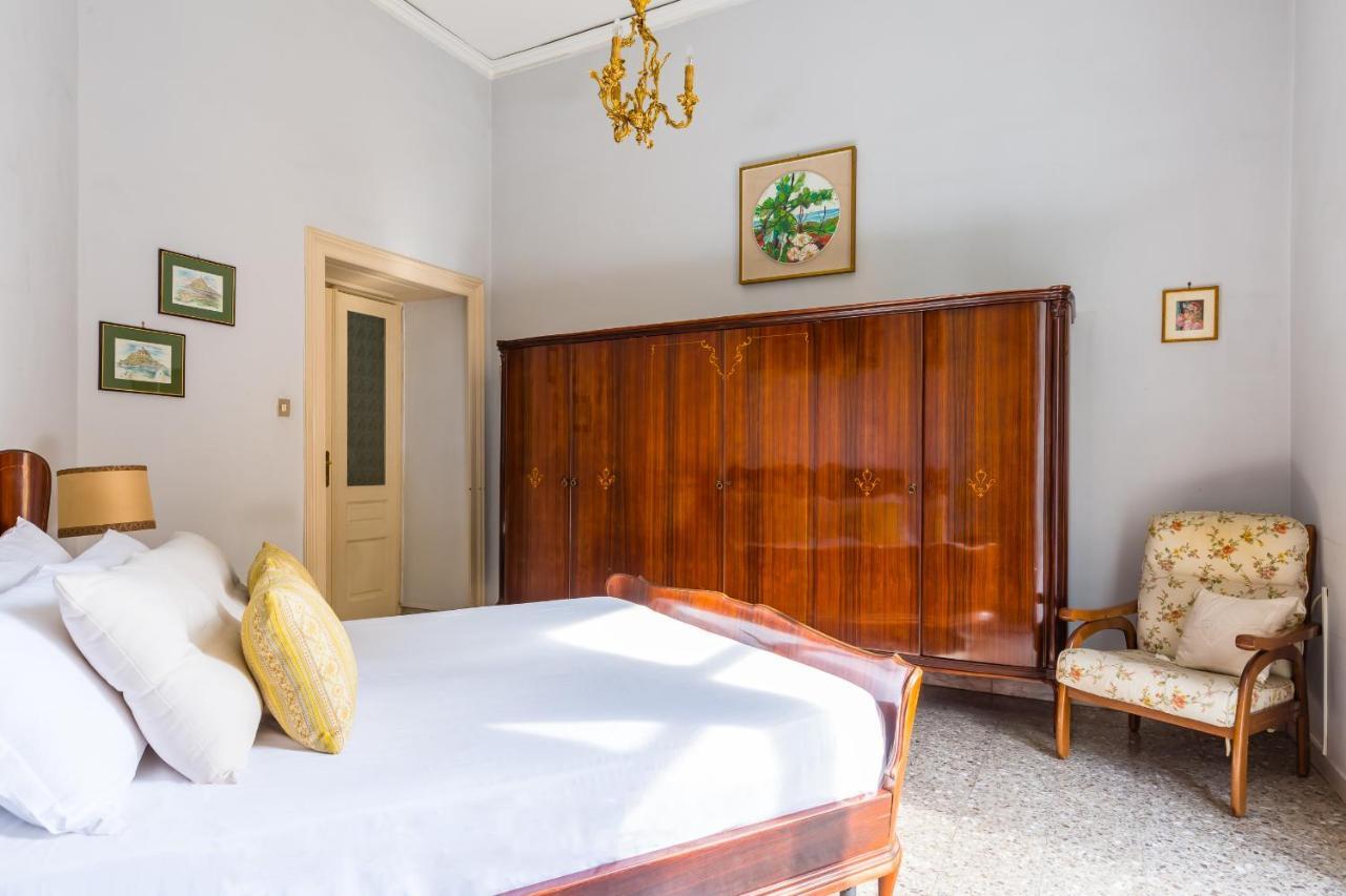 Rettifilo Family Apartment By Wonderful Italy เนเปิลส์ ภายนอก รูปภาพ