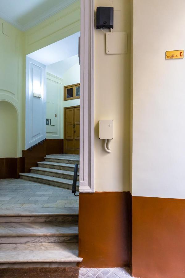 Rettifilo Family Apartment By Wonderful Italy เนเปิลส์ ภายนอก รูปภาพ