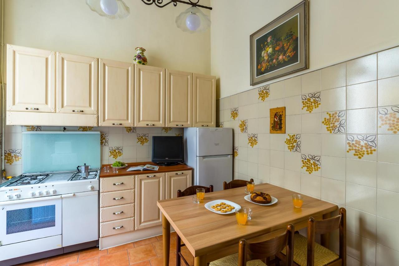 Rettifilo Family Apartment By Wonderful Italy เนเปิลส์ ภายนอก รูปภาพ