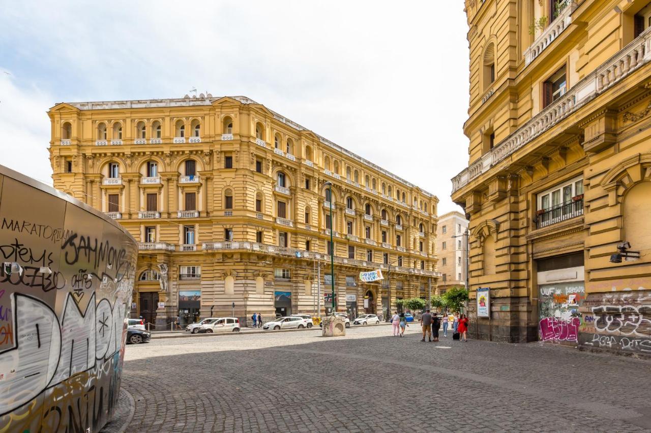 Rettifilo Family Apartment By Wonderful Italy เนเปิลส์ ภายนอก รูปภาพ