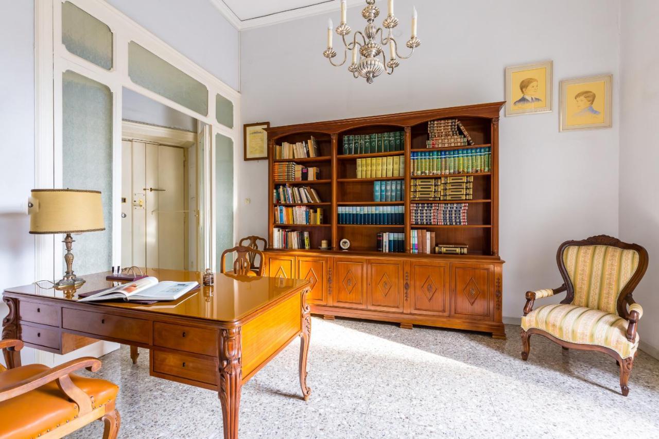 Rettifilo Family Apartment By Wonderful Italy เนเปิลส์ ภายนอก รูปภาพ