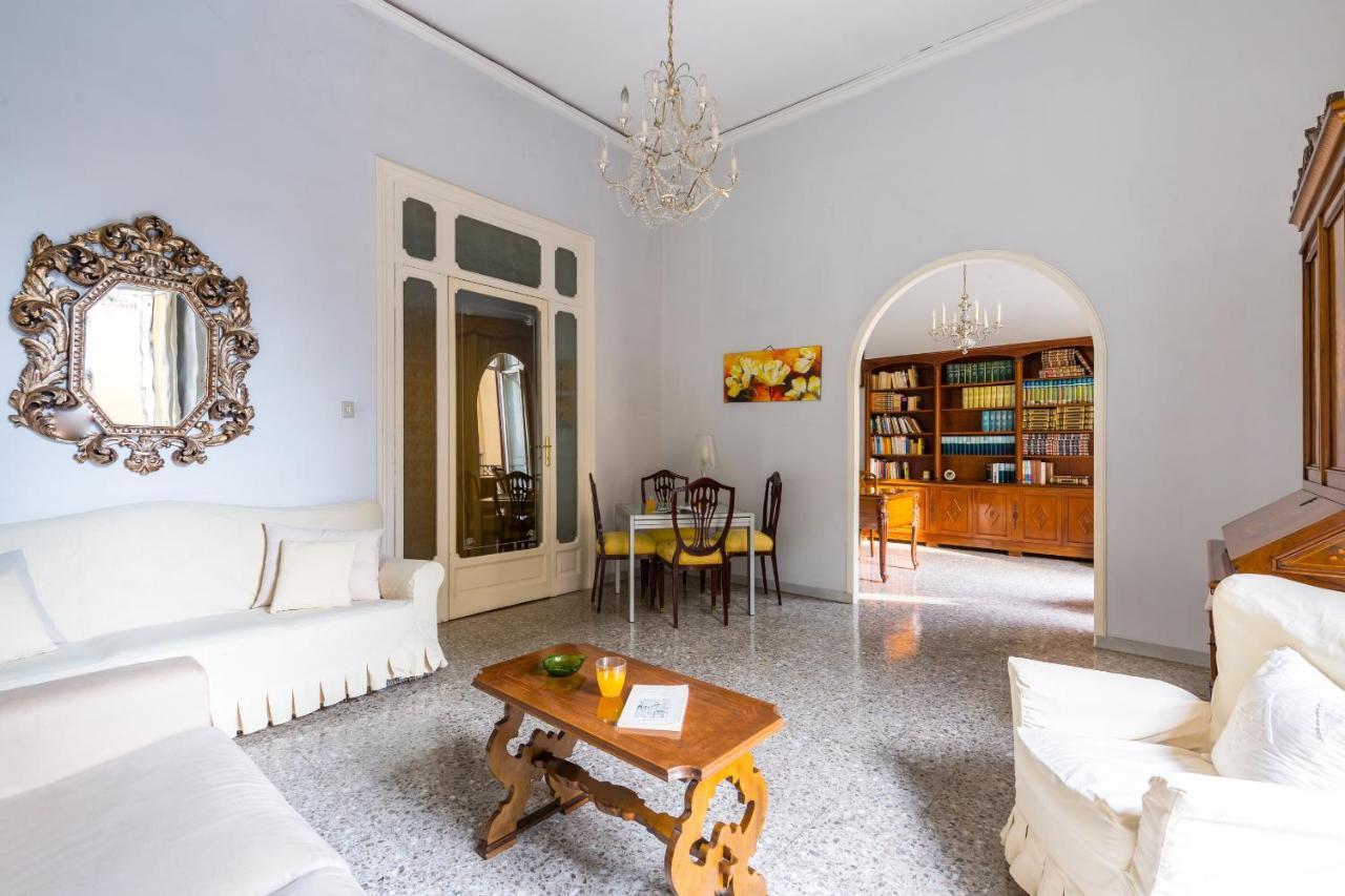 Rettifilo Family Apartment By Wonderful Italy เนเปิลส์ ภายนอก รูปภาพ