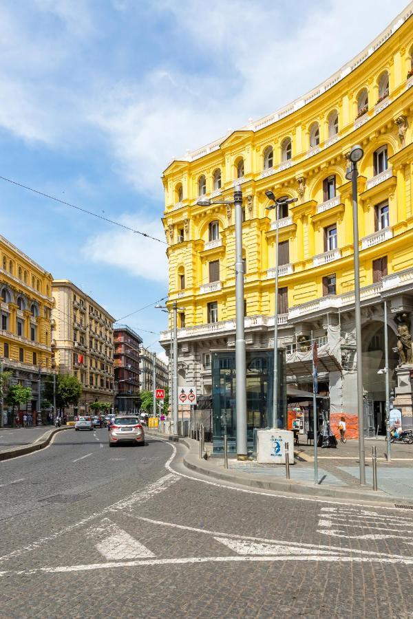 Rettifilo Family Apartment By Wonderful Italy เนเปิลส์ ภายนอก รูปภาพ