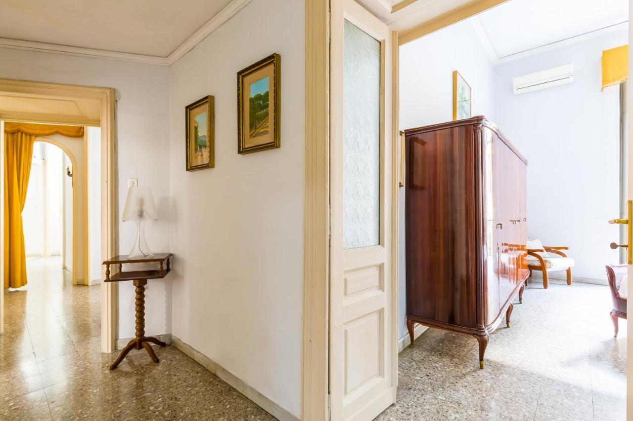 Rettifilo Family Apartment By Wonderful Italy เนเปิลส์ ภายนอก รูปภาพ