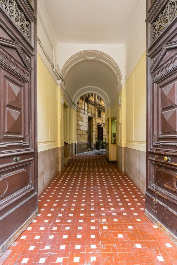 Rettifilo Family Apartment By Wonderful Italy เนเปิลส์ ภายนอก รูปภาพ