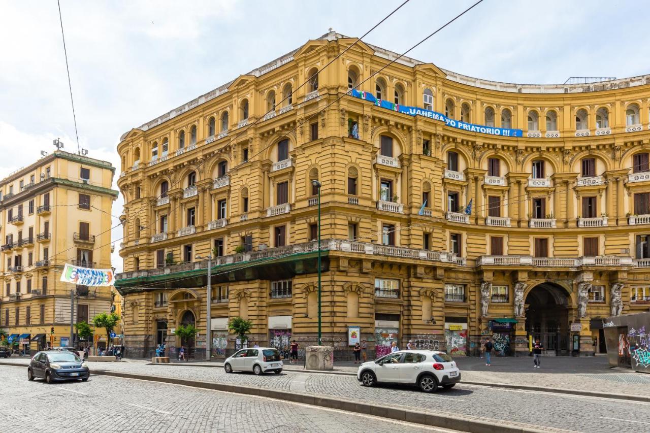 Rettifilo Family Apartment By Wonderful Italy เนเปิลส์ ภายนอก รูปภาพ